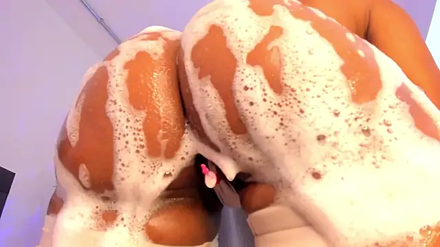 ebony hot1 online show from March 18, 8:05 pm