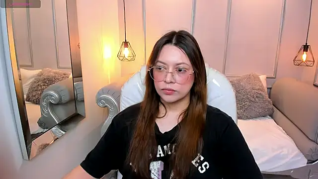 Lanna18 online show from October 6, 11:55 am