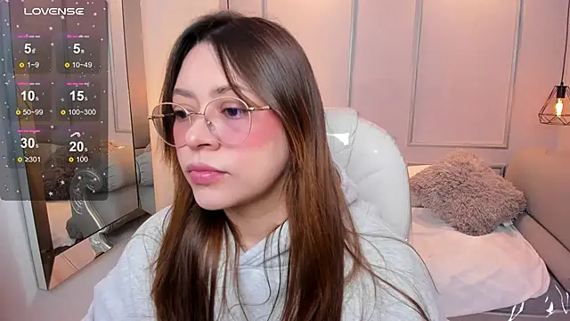 Lanna18 online show from September 27, 12:00 pm