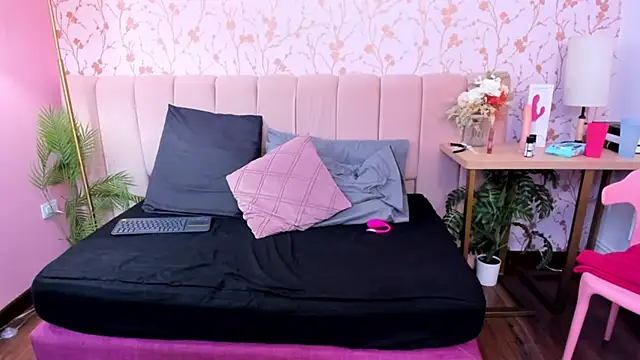 amber-hill online show from February 7, 7:44 pm