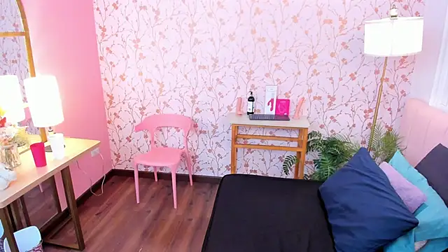 amber-hill online show from April 11, 6:11 pm