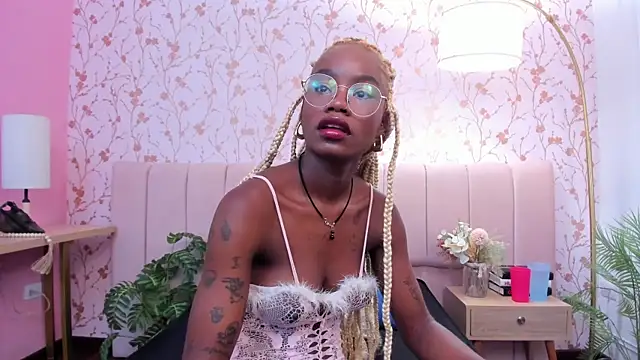 amber-hill online show from December 19, 3:47 pm