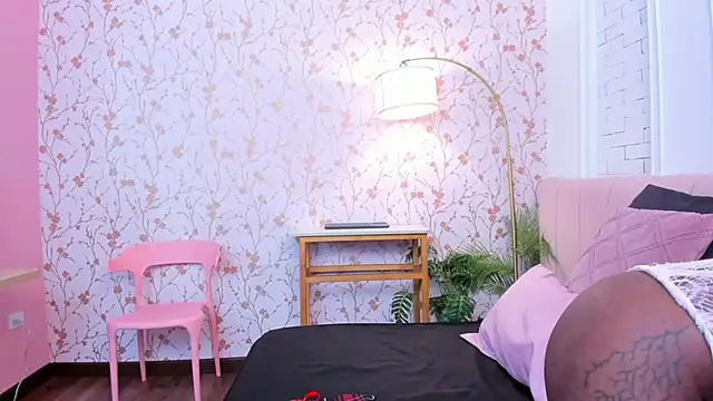 amber-hill online show from April 9, 11:38 am