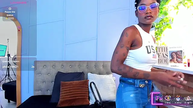 Snapshot of amber-hill chatting on June 19, 12:11 pm amber-hill online show from June 19, 12:11 pm