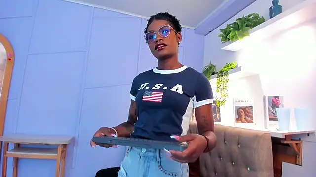 Snapshot of amber-hill chatting on July 4, 12:11 pm amber-hill online show from July 4, 12:11 pm