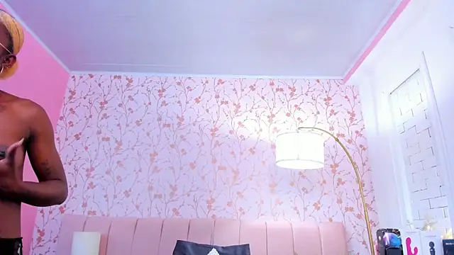 amber-hill online show from November 11, 7:19 pm