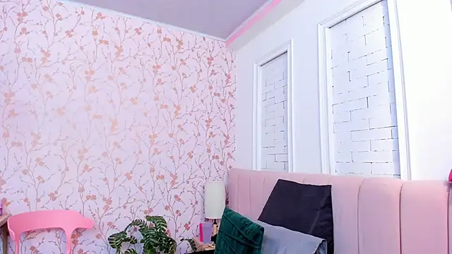 amber-hill online show from April 13, 2:10 pm