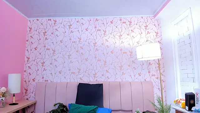 amber-hill online show from December 18, 7:07 pm