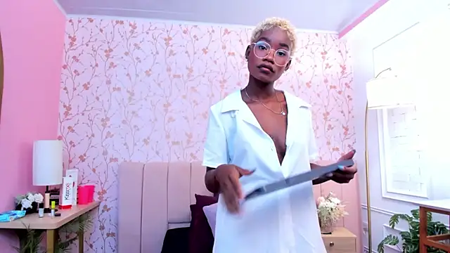 amber-hill online show from February 13, 7:25 pm