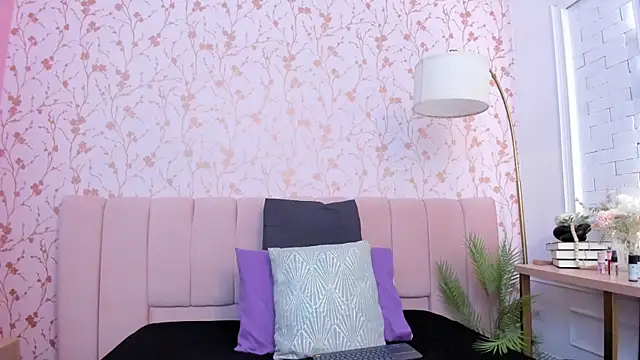 amber-hill online show from October 27, 7:15 pm