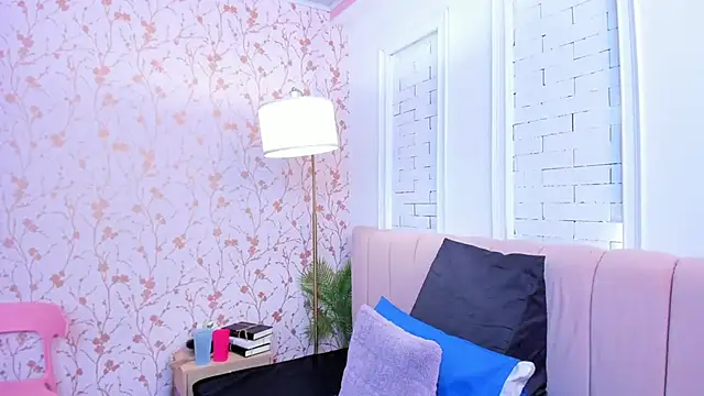 amber-hill online show from January 9, 7:10 pm