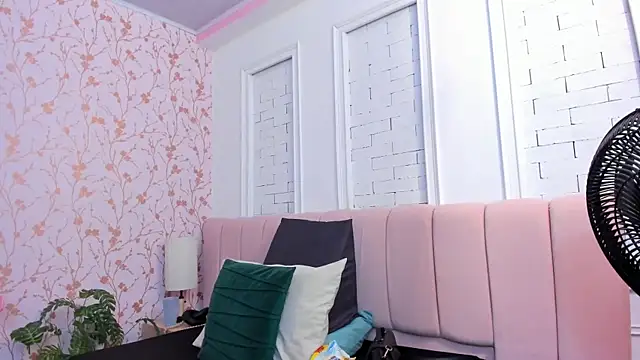 amber-hill online show from April 15, 4:22 pm