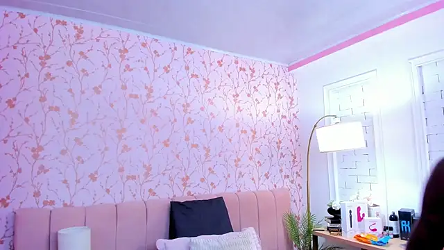 amber-hill online show from November 24, 7:03 pm