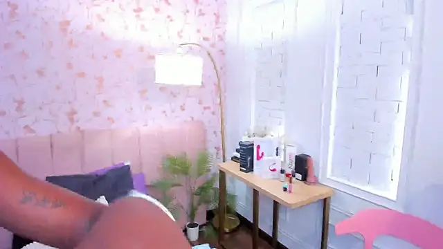 amber-hill online show from November 12, 7:18 pm