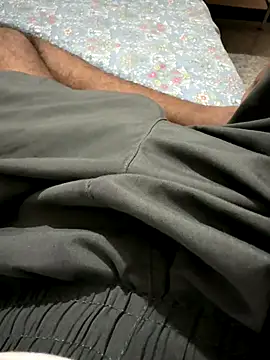 Yours daddy6728 online show from December 4, 1:32 pm