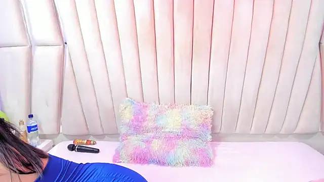 Snapshot of SaraLoveee_ chatting on March 4, 2:41 am SaraLoveee online show from March 4, 2:41 am