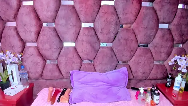 Snapshot of SaraLoveee_ chatting on March 7, 6:02 am SaraLoveee  online show from March 7, 6:02 am