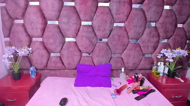 Snapshot of SaraLoveee_ chatting on February 21, 9:56 am SaraLoveee  online show from February 21, 9:56 am