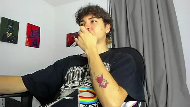 Snapshot of Joe23__ chatting on October 21, 6:02 am Joe23 online show from October 21, 6:02 am