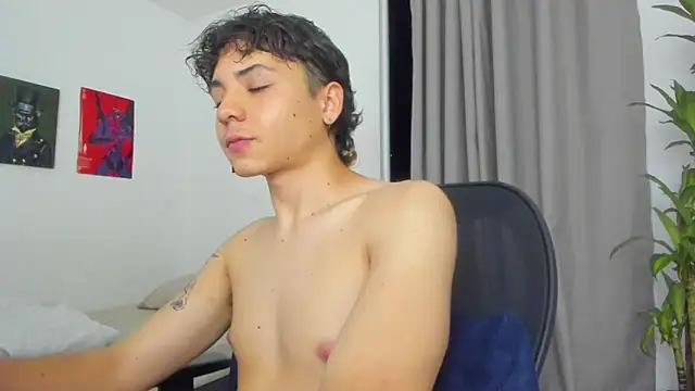 Snapshot of Joe23__ chatting on November 26, 5:29 am Joe23 online show from November 26, 5:29 am