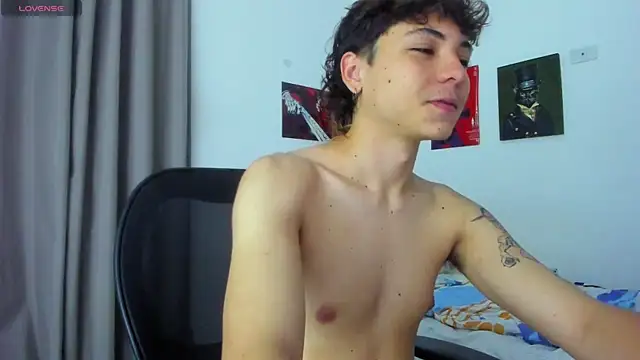 Snapshot of Joe23__ chatting on December 2, 2:45 am Joe23 online show from December 2, 2:45 am