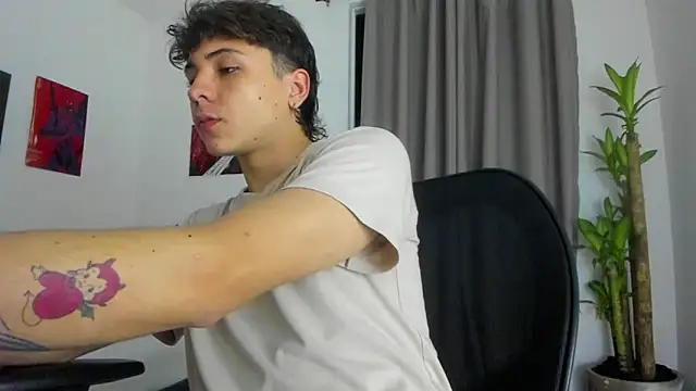 Snapshot of Joe23__ chatting on November 12, 2:04 am Joe23 online show from November 12, 2:04 am