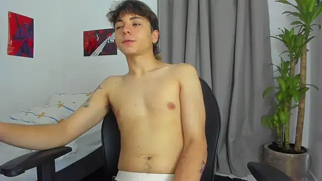 Snapshot of Joe23__ chatting on December 4, 2:21 am Joe23 online show from December 4, 2:21 am