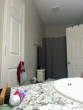 Snapshot of SexyHoneyRedd chatting on February 13, 11:15 pm SexyHoneyRedd online show from February 13, 11:15 pm