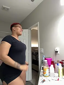 Snapshot of SexyHoneyRedd chatting on December 22, 12:28 am SexyHoneyRedd online show from December 22, 12:28 am