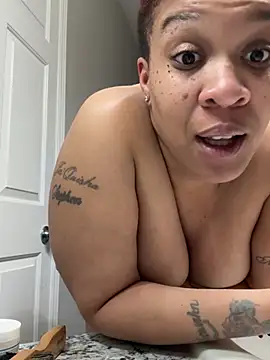 Snapshot of SexyHoneyRedd chatting on January 4, 10:34 pm SexyHoneyRedd online show from January 4, 10:34 pm