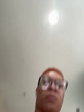 Snapshot of SexyHoneyRedd chatting on February 1, 4:54 pm SexyHoneyRedd online show from February 1, 4:54 pm