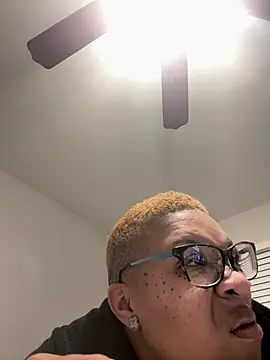 SexyHoneyRedd online show from March 6, 10:21 am