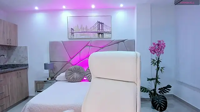 naomii campbell  online show from October 14, 6:19 pm