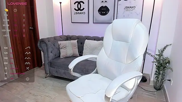 naomii campbell  online show from March 1, 12:45 pm