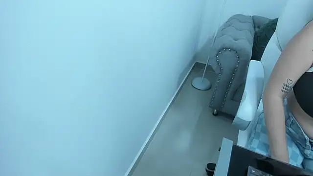 naomii campbell  online show from October 18, 8:22 pm