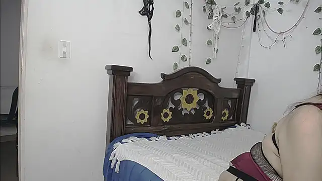 Snapshot of DominaLeona chatting on May 25, 9:24 pm DominaLeona online show from May 25, 9:24 pm