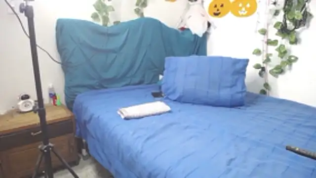 DominaLeona online show from October 31, 8:05 pm