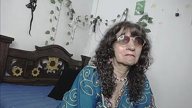 DominaLeona online show from May 18, 10:03 pm