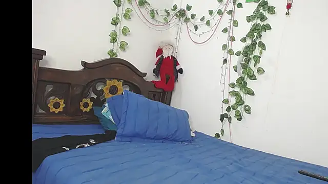 DominaLeona online show from December 3, 8:19 pm