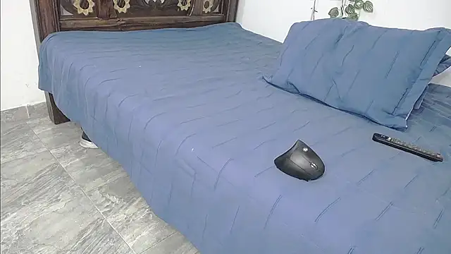 Snapshot of DominaLeona chatting on June 4, 9:08 pm DominaLeona online show from June 4, 9:08 pm