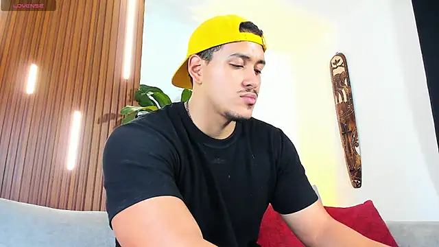 lucasanto  online show from March 24, 4:12 am