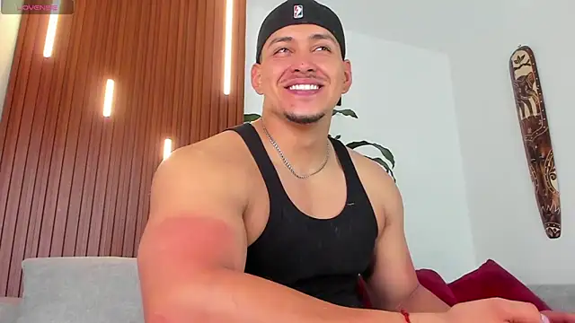 Snapshot of lucasanto_ chatting on December 18, 1:55 am lucasanto online show from December 18, 1:55 am