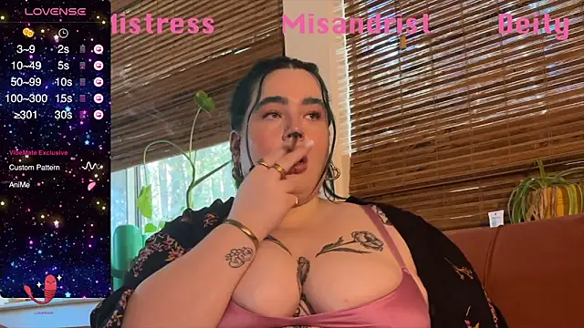 Snapshot of MissBika chatting on February 8, 10:19 pm MissBika online show from February 8, 10:19 pm