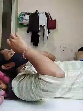 Snapshot of riya190 chatting on February 6, 5:09 pm riya190 online show from February 6, 5:09 pm