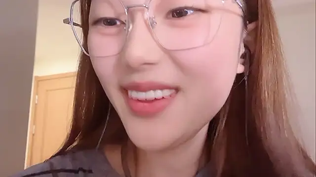 Snapshot of Sweet-Angel999 chatting on January 14, 12:47 am Sweet-Angel999 online show from January 14, 12:47 am