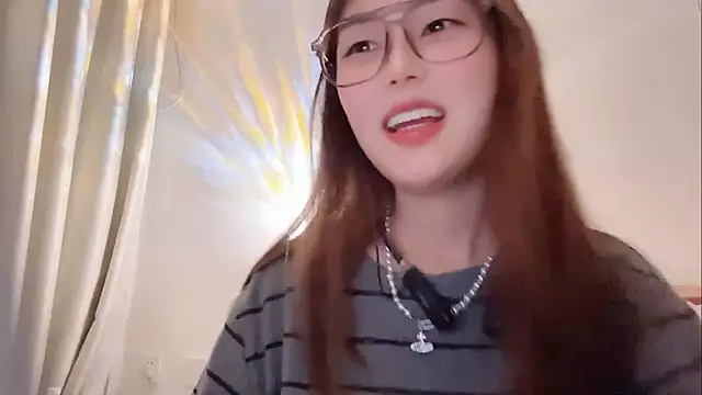 Snapshot of Sweet-Angel999 chatting on February 6, 3:30 pm Sweet-Angel999 online show from February 6, 3:30 pm