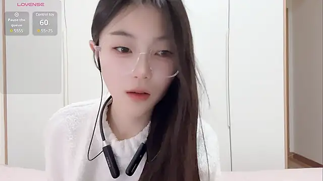 Snapshot of Sweet-Angel999 chatting on February 17, 1:22 pm Sweet-Angel999 online show from February 17, 1:22 pm