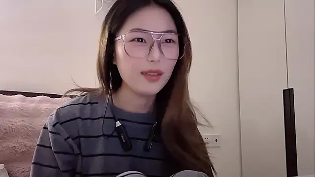 Snapshot of Sweet-Angel999 chatting on February 18, 2:02 pm Sweet-Angel999 online show from February 18, 2:02 pm