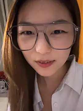 Snapshot of Sweet-Angel999 chatting on October 23, 1:26 am Sweet-Angel999 online show from October 23, 1:26 am