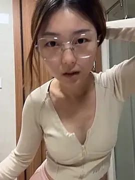 Snapshot of Sweet-Angel999 chatting on November 9, 6:23 pm Sweet-Angel999 online show from November 9, 6:23 pm